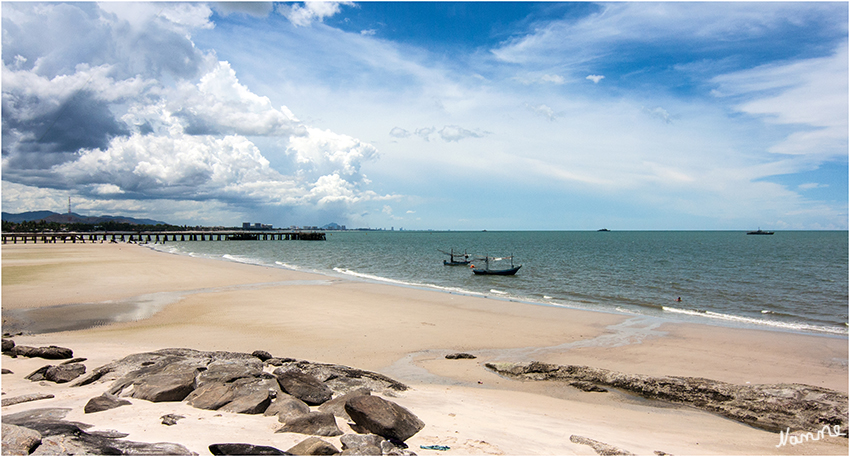 Strand von Hua Hin
Hua-Hin und Cha-Am liegen beide an der Westküste des Golfes von Thailand (Siam). Sie sind rund 25 Kilometer auseinander. 
Schlüsselwörter: Thailand Hua Hin Strand
