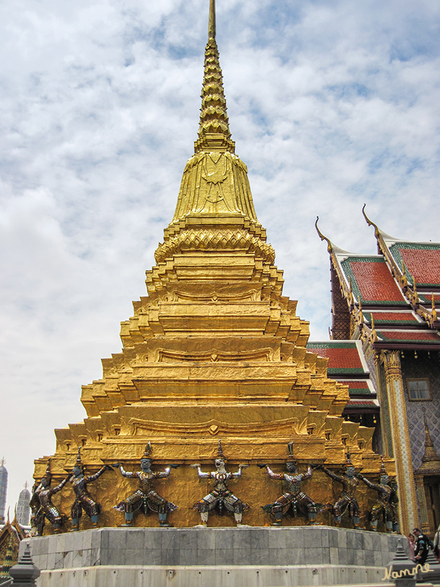 Grand Palace
Dämonen und Fabelwesen bewachen die Anlage.
Schlüsselwörter: Thailand Bangkok Königspalast Grand Palace