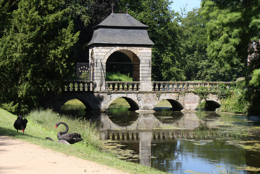 Barockbrücke
Schloß Dyck
Schlüsselwörter: Schloß Dyck                  Barockbrücke