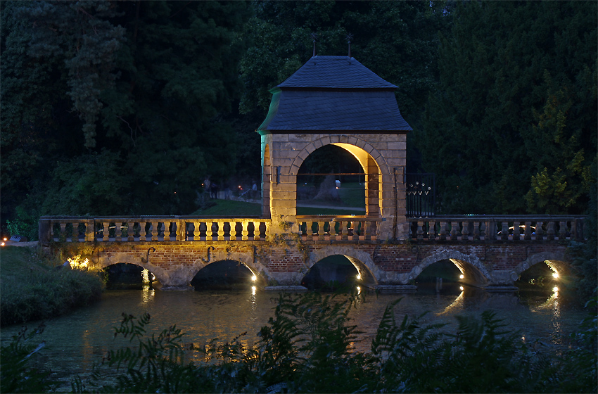 Illumina
Die Barockbrücke von hinten betrachtet
Schlüsselwörter: Illumina             Barockbrücke       