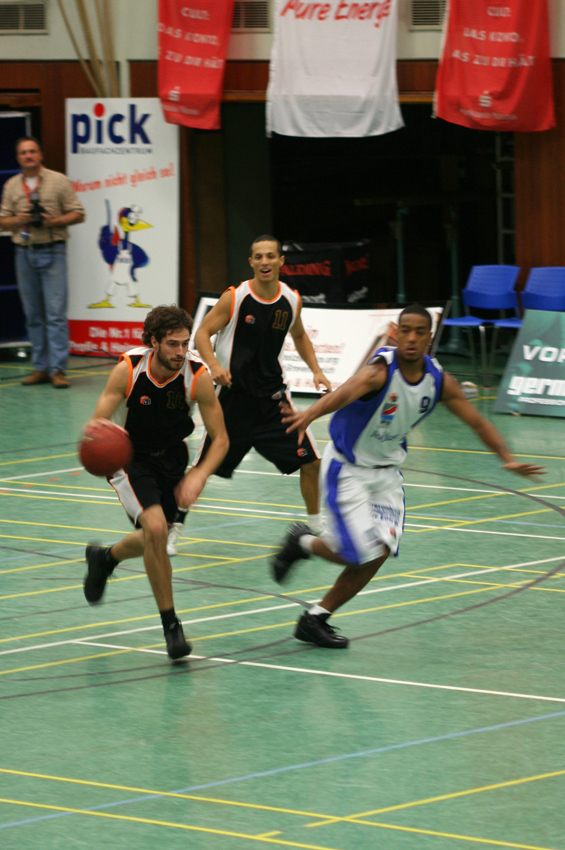 Wer ist schneller?
Elephants - Bergheim Bandits
Schlüsselwörter: Basketball     Grevenbroich    Elephants     Bergheim    Bandits