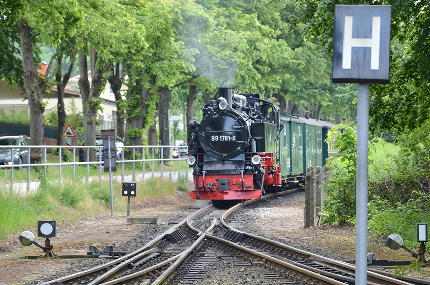 Weichenkomination
Weichenkomination vor dem einfahrenden Zug im Bahnhof Binz.
Schlüsselwörter: Rügen, Binz, Rasender Roland