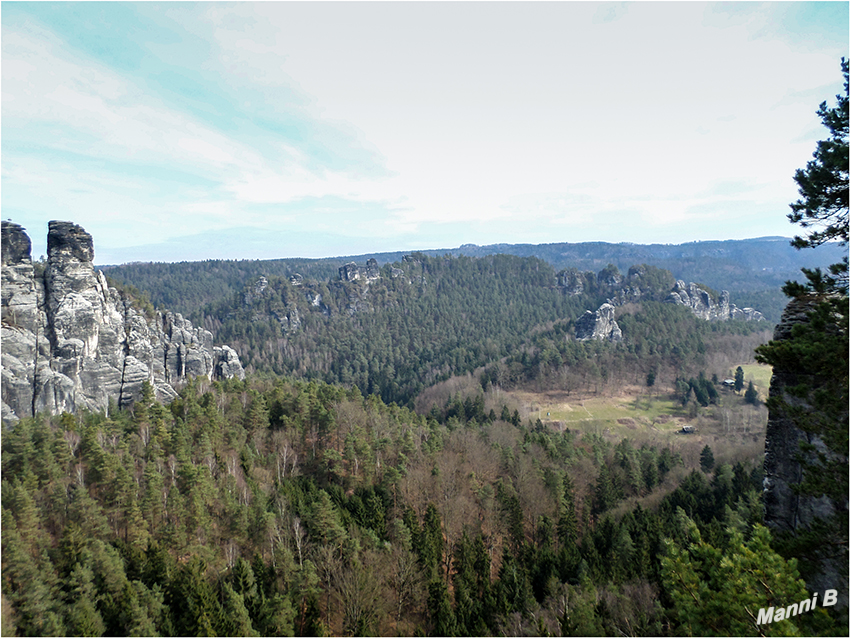 Ausblick
Die Sächsische Schweiz gilt als eines der ältesten Klettergebiete der Erde und wird auch als „Wiege des Freikletterns“ bezeichnet.
laut Wikipedia
Schlüsselwörter: Sächsische Schweiz Neurathener Felsenburg Kletterfelsen