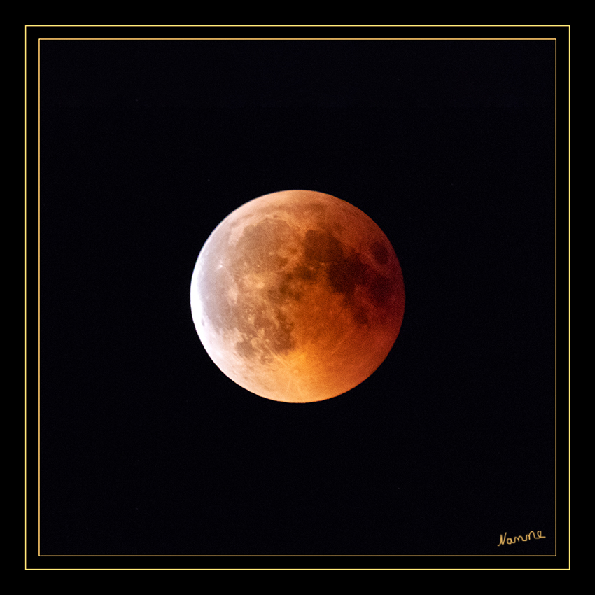 Blutmond
In der Nacht von Freitag auf Samstag (27./28. Juli 2018) war die totale Mondfinsternis in Deutschland zu sehen.
Es war die längste totale Mondfinsternis des Jahrhunderts mit einer Dauer von 103 Minuten. 
Schlüsselwörter: Mondfinsternis, Blutmond