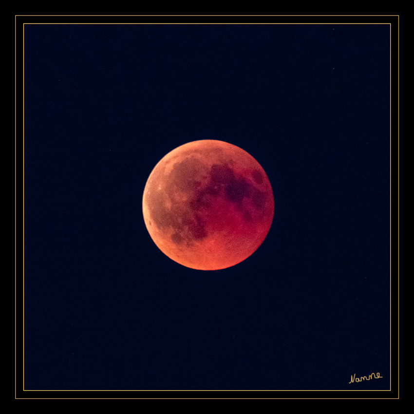 Blutmond
In der Nacht von Freitag auf Samstag (27./28. Juli 2018) war die totale Mondfinsternis in Deutschland zu sehen.
Es war die längste totale Mondfinsternis des Jahrhunderts mit einer Dauer von 103 Minuten. 
Schlüsselwörter: Mondfinsternis, Blutmond