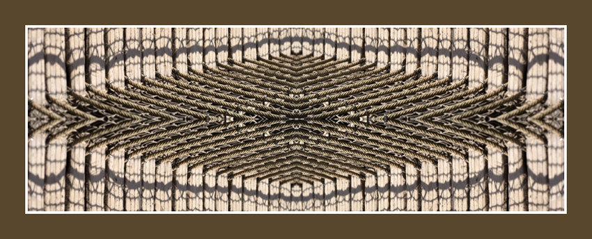 Symmetrie
Teil einer Hängebrücke kreativ bearbeitet.
Schlüsselwörter: Symmetrie