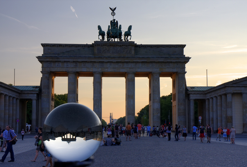 Gespiegelt
Für mich hatte das Brandenburger Tor als Spiegelung seinen ganz besonderen Reiz
Schlüsselwörter: Brandenburger Tor               Berlin