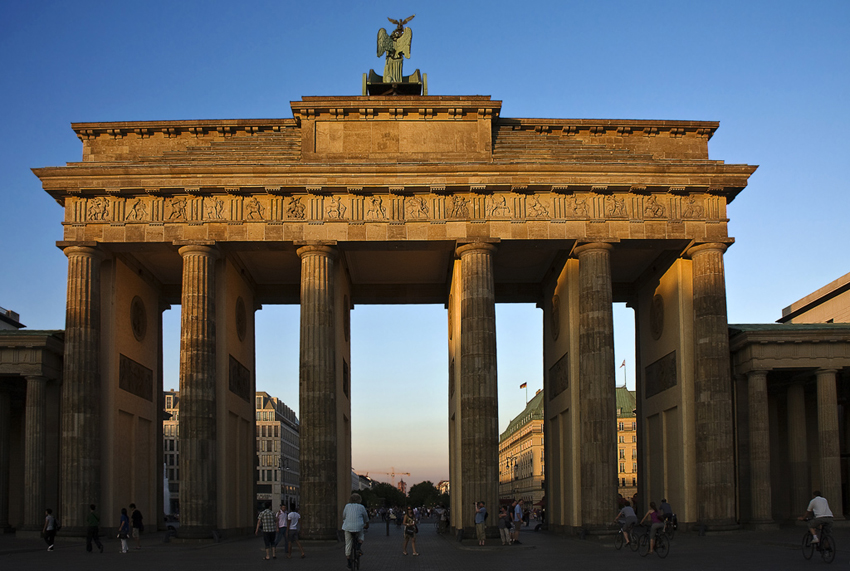 Hintereingang
des Brandenburger Tors
Schlüsselwörter: Brandenburger Tor               Berlin