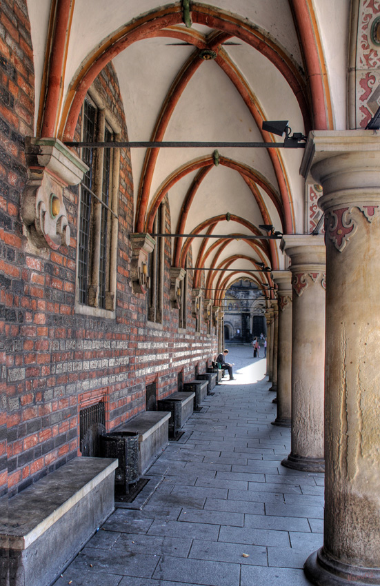 Das Licht am Ende
des Tunnels

Durchgang am Bremer Rathaus
Schlüsselwörter: Bremer Rathaus      Durchgang