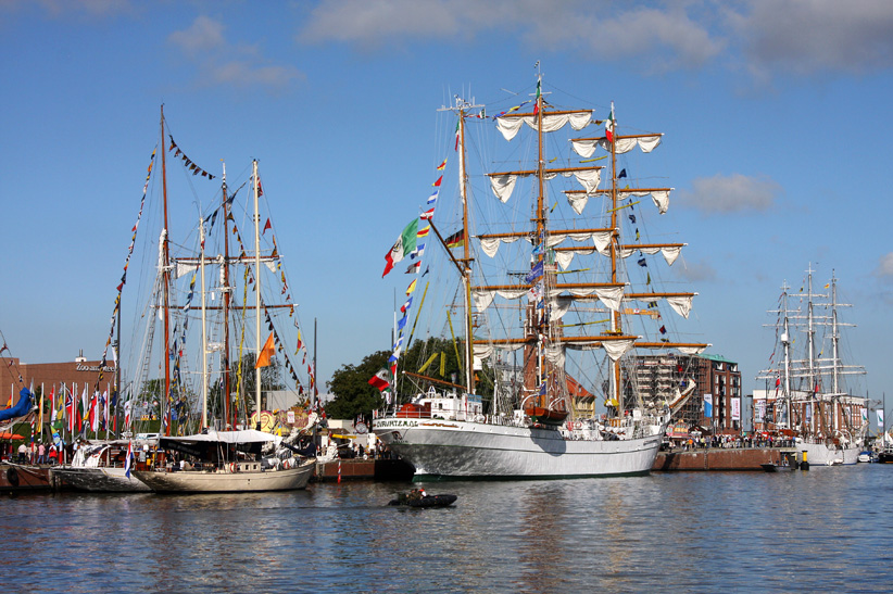 Lütte Sail
Bremerhafen  2008
Schlüsselwörter: Bremerhafen  2008     Lütte Sail