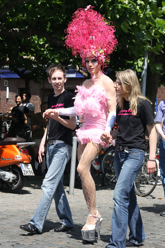 Mit Unterstützung
CSD in Düsseldorf
Schlüsselwörter: CSD     Düsseldorf