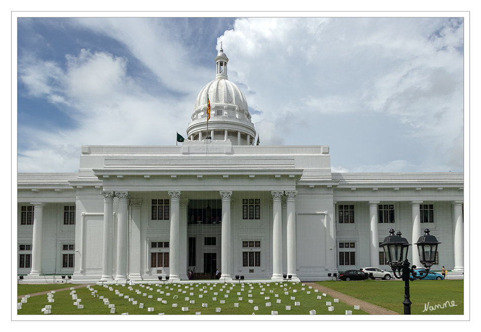 Colombo Rathaus
Town Hall, welches nach dem Vorbild des Capitols in Washington im Jahr 1927 - 1928 entstand.
Schlüsselwörter: Sri Lanka, Colombo