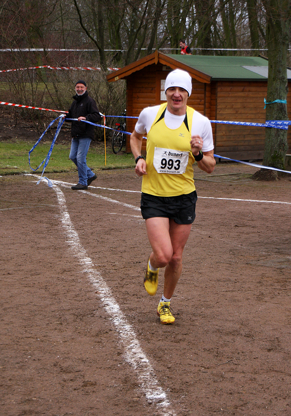 Crosslauf
Der ASC Rosellen/Neuss wird in 2012 fünfundzwanzig Jahre.
Aus diesem besonderen Anlass eröffnen sie das Jahr mit der Ausrichtung der Kreis-Crossmeisterschaften des Leichtathletikkreis Düsseldorf-Neuss auf der Bezirkssportanlage in Rosellen.
Schlüsselwörter: Crosslauf Rosellen