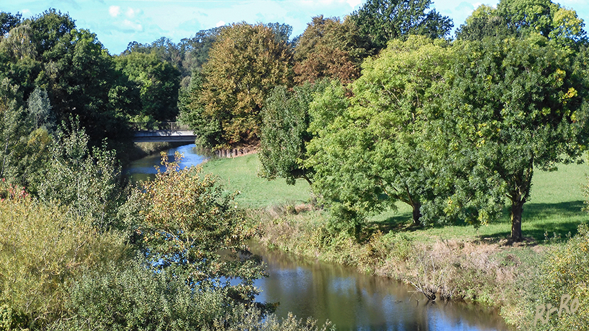 Blick vom Damm des Dortmund-Ems-Kanal
Die Stever schlängelt sich durch Wiesen, Weiden und Felder vom Münsterland in das nördliche Ruhrgebiet. (lt. www.ruhr-guide.de)
Schlüsselwörter: Stever, Fluss