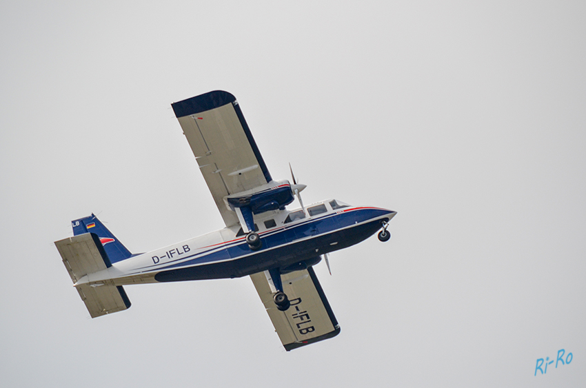 Inselflieger
Flughafen Norddeich. Von hier geht es zu den Nordseeinseln u. a. Juist u. Norderney
Schlüsselwörter: Norddeich, Nordsee, Flugzeug