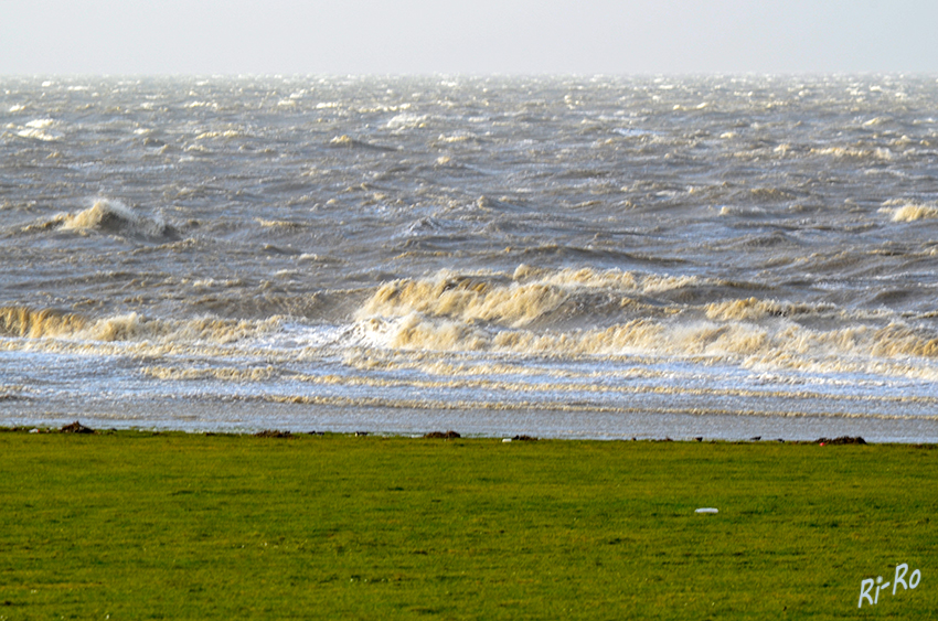 Vorboten der Sturmflut
in Norddeich. Der Weg am Strand ist überflutet.
Schlüsselwörter: Nordsee,