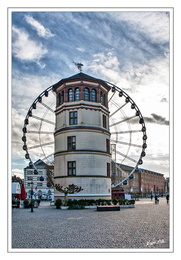 Düsseldorf - Riesenrad
Das Riesenrad „Wheel of Vision“ dreht sich wieder auf dem Burgplatz. Bis zum 26. Januar kann man die einmalige Atmosphäre Düsseldorfs aus einer völlig anderen Perspektive erleben.
Schlüsselwörter: Altstadt Düsseldorf Riesenrad