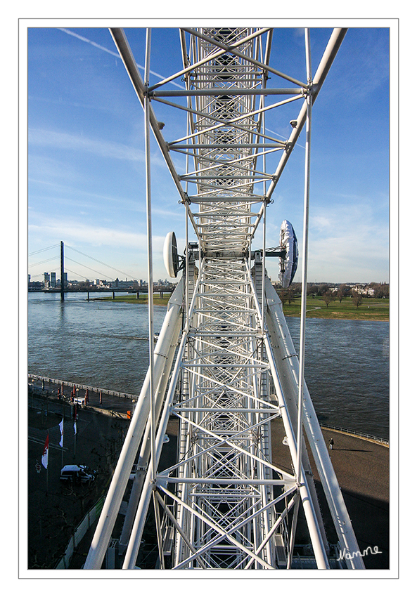 Sicher
Gestell des Riesenrads
Schlüsselwörter: Altstadt Düsseldorf Riesenrad