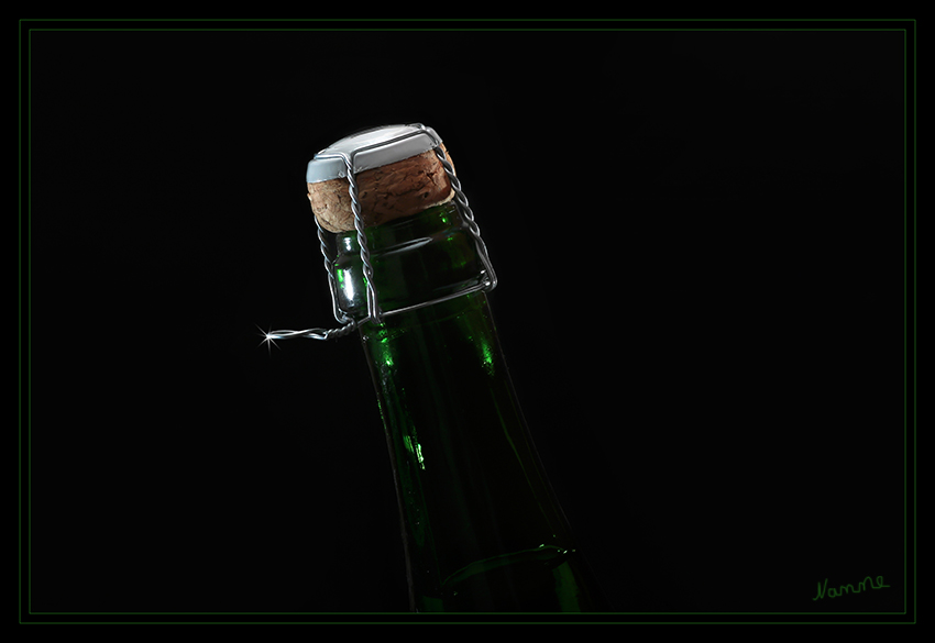 Detail
einer Sektflasche, entfesselt geblitzt
Schlüsselwörter: Sektkorken