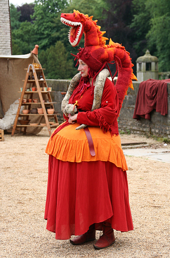 Drachenfrau
Für die Kinder gab es Geschichten
Renaissancefest 2006
Schlüsselwörter: Schloß Dyck    Renaissancefest