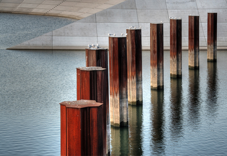 Der Weg durchs Wasser
Schlüsselwörter: Duisburger Hafen     Stelen      Wasser