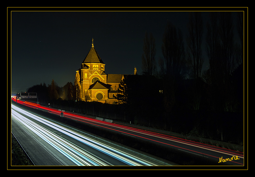 Dunkle Jahreszeit
Lichtspuren der Autobahn
