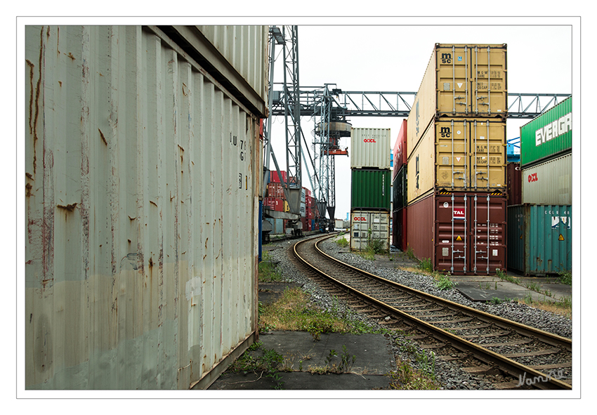 Containerhafen
Der Hafen Neuss-Düsseldorf ist nach jetzt vom Statistischen Bundesamt vorgestellten Zahlen, der zweitgrößte Containerhafen für die deutsche Binnenschifffahrt. Platz eins belegt der Duisburger Hafen. laut rp-online.de
Schlüsselwörter: Neuss, Hafen