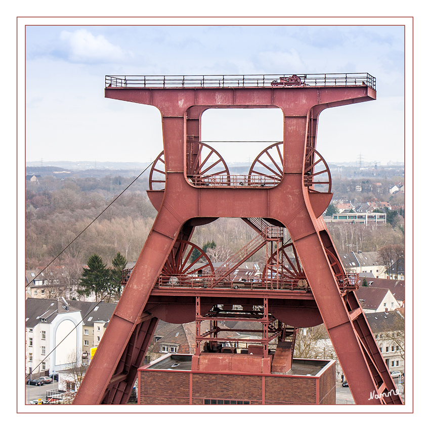 Zeche Zollverein
Rückansicht des zentralen Schachts 12
Schlüsselwörter: Zeche Zollverein Schacht 12