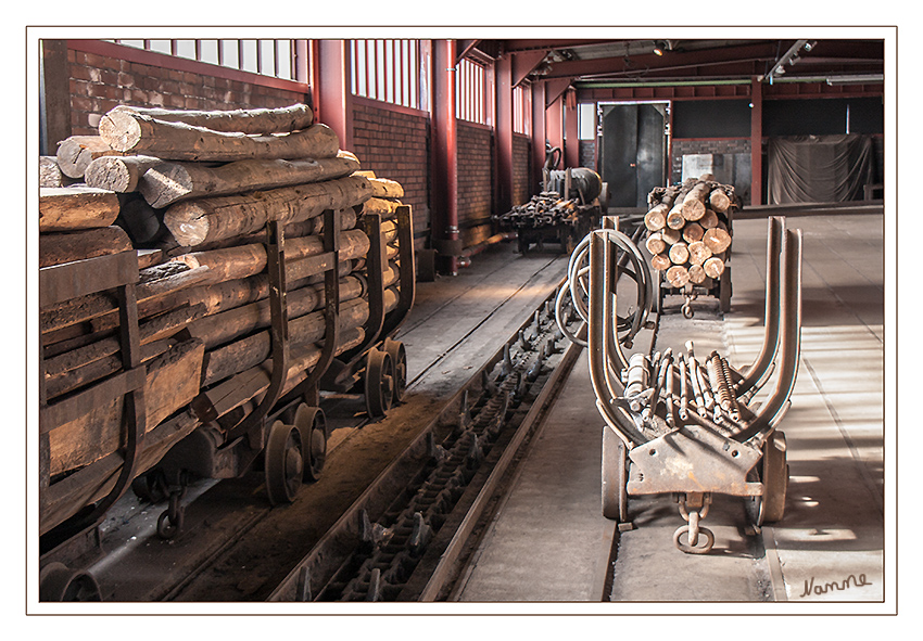 Wagenumlauf
Kohlewagenumlauf in der Kohlenwäsche. Hier wurde die Kohle vom Gestein getrennt.
Zeche Zollverein
Schlüsselwörter: Zeche Zollverein Wagenumlauf