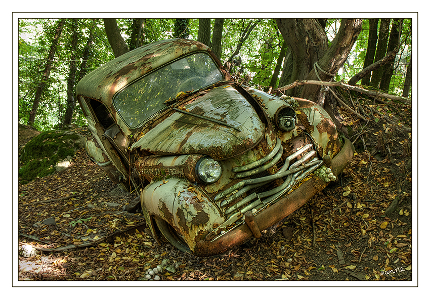 Endlich ausruhen....
Das außergewöhnliche Automobil-Museum des Autodesigners Michael Fröhlich befindet sich im Neandertal bei Mettmann.
Schlüsselwörter: Autoskulpturenpark Neandertal Fröhlich