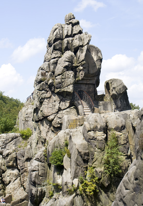 Externsteine    Brücke zum Turmfesen
Brücke zur Höhenkapelle und Turmfelsen
Schlüsselwörter: Externsteine        Brücke       Turmfelsen         Höhenkapelle