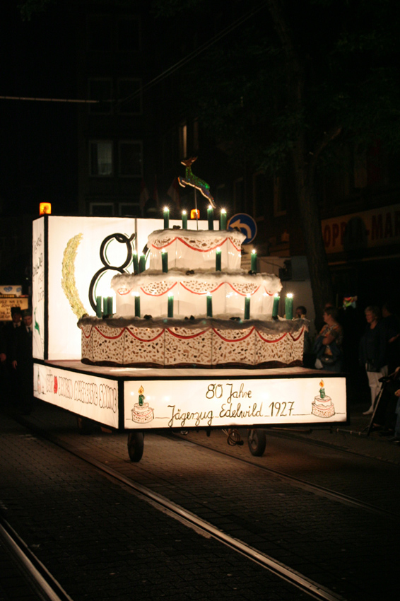 Fackelzug
Fackelzug in Neuss 2007
Schlüsselwörter: Fackelzug    Neuss