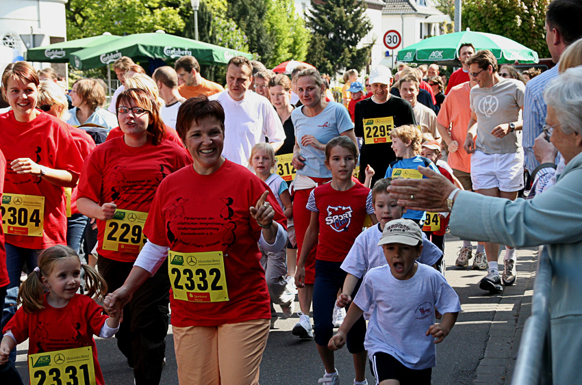 Mit Freude dabei
Korschenbroicher Citylauf 2007
Schlüsselwörter: Korschenbroicher Citylauf