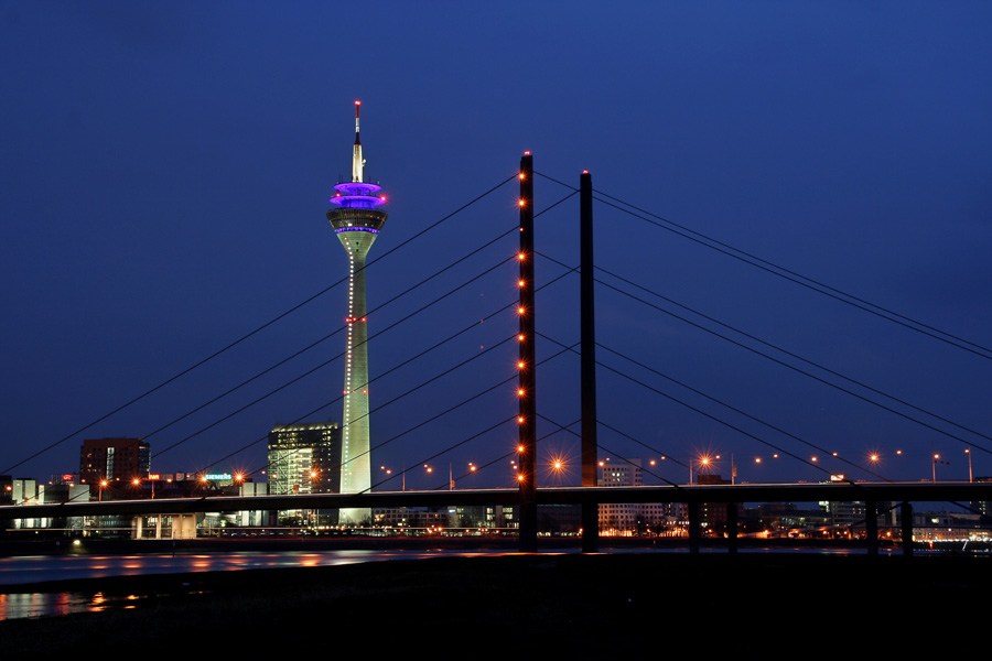 Fernsehturm
Düsseldorf
Schlüsselwörter: Düsseldorf, Nachtaufnahme, Fernsehturm