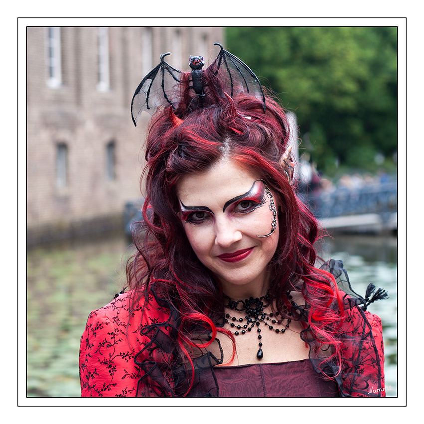 Fledermauslady
Aufwendig und liebevoll sind die Kostüme und Details gestaltet.
Arcen Elf Fantasy Fair
Schlüsselwörter: Arcen                Elf Fantasy Fair