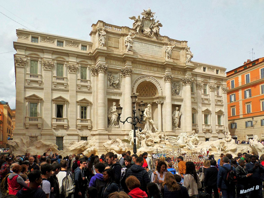 Fontana de Trevi
Der Trevi-Brunnen, italienisch Fontana di Trevi, ist der populärste und mit rund 26 Meter Höhe und rund 50 Meter Breite größte Brunnen Roms und einer der bekanntesten Brunnen der Welt. laut Wikipedia
Schlüsselwörter: Italien