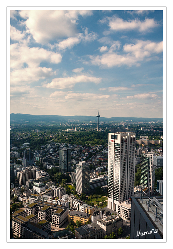 Ausblick
vom HELABA Main Tower mit Blick auf dem Fernsehturm (Europaturm) und dem Taunus
Schlüsselwörter: Frankfurt HELABA
