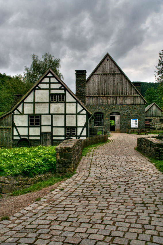 Freilichtmuseum Hagen
Versuch mit Tonmapping
Schlüsselwörter: Freilichtmuseum   Hagen   Tonmapping