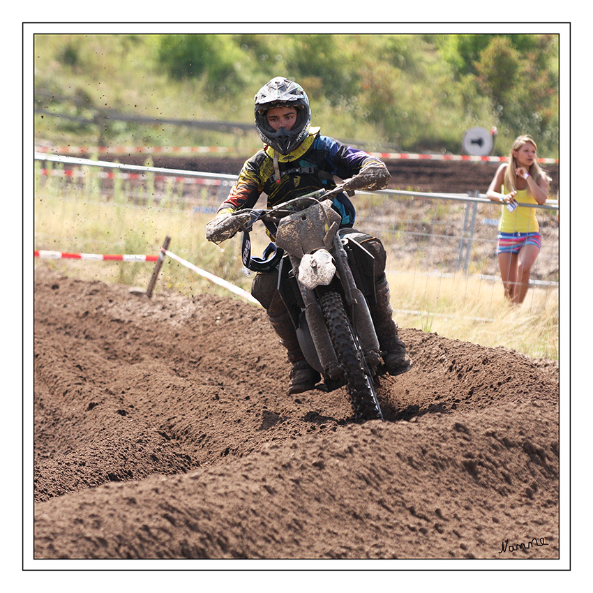 Frontal
Motorcrossmeisterschaft Grevenbroich
Schlüsselwörter: Motorcross