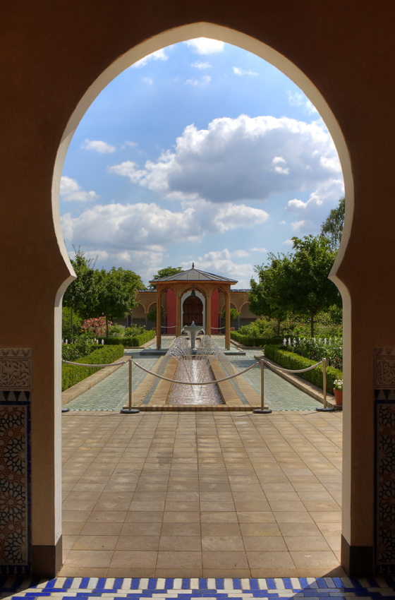 Orientalischer Garten
    Garten der vier Ströme

    * Größe: 6.100 m²
    * Baukosten: 2,3 Mio. Euro

laut Wikipedia
Schlüsselwörter: Gärten der Welt