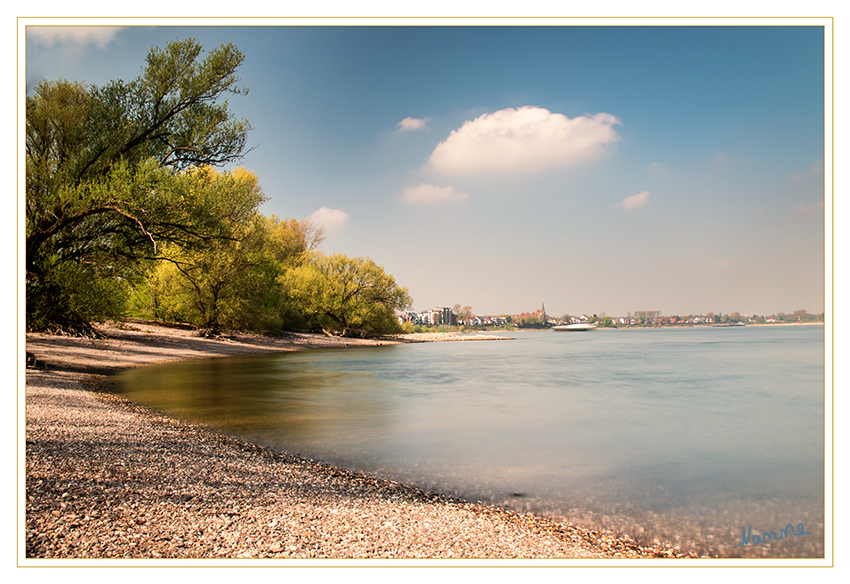 Am Rhein
Langzeitbelichtung
Schlüsselwörter: Rhein