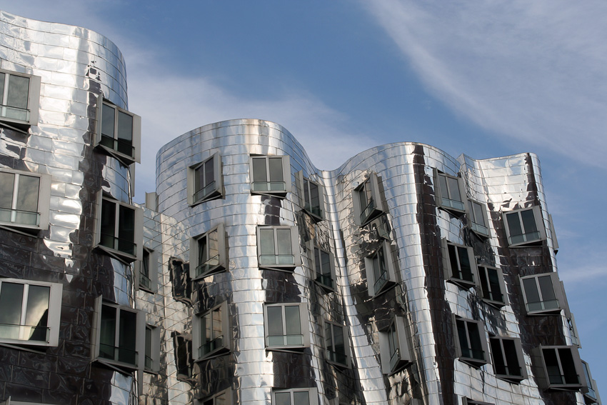 Gehrybau
Im Medienhafen in Düsseldorf
Schlüsselwörter: Gehrybau, Düsseldorf, Medienhafen