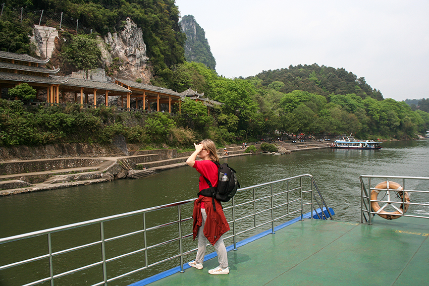 Lijang Flussfahrtimpressionen
Die 4-stündige Fahrt führt von Guilin nach Yangshuo und bietet unzählige Höhepunkte für das Auge.
Schlüsselwörter: Flussfahrtimpressionen Lijang