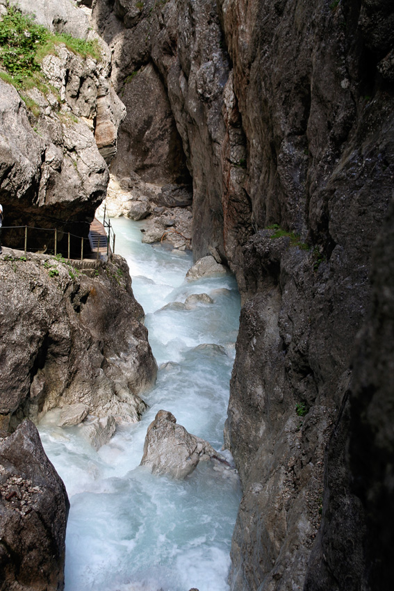 Höllentalklamm
bei Grainau
mehr als 1km lang und von beeindruckender Wildheit
Schlüsselwörter: Höllentalklamm