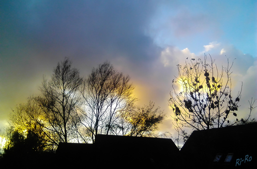 Einen kurzen Moment
war der Himmel so farbenfroh und ungewöhnlich. 
Schlüsselwörter: Himmel, Norden