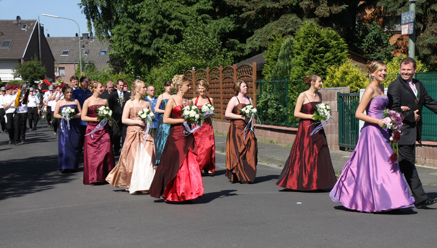 Mit Freude dabei
Schützenfest in Grefrath 2009
Schlüsselwörter: Schützenfest       Grefrath