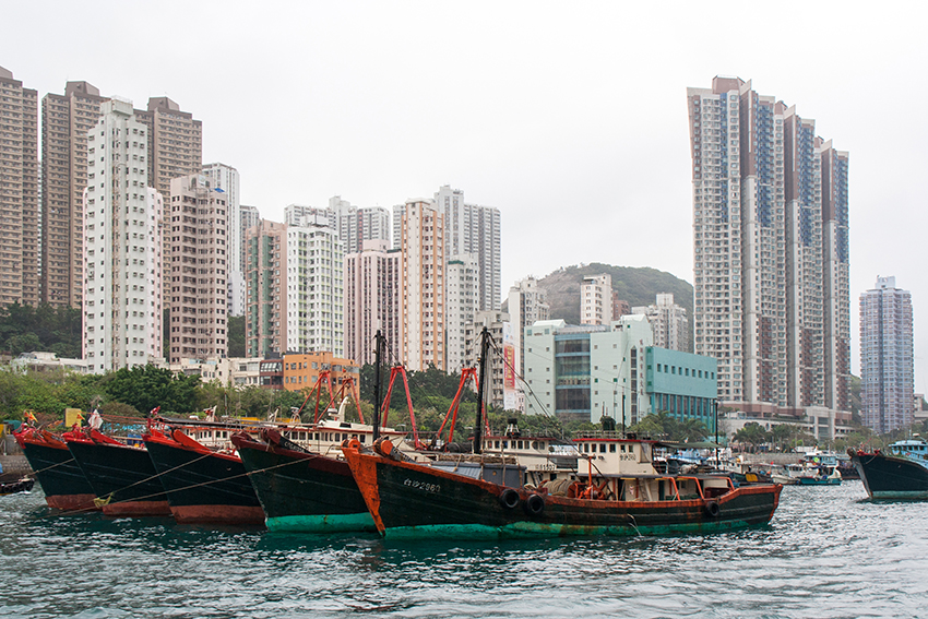 Im Hafen
Der Victoria Harbour ist ein natürlicher Hafen zwischen Hong Kong Island und der Halbinsel Kowloon in Hongkong.
Schlüsselwörter: Hongkong