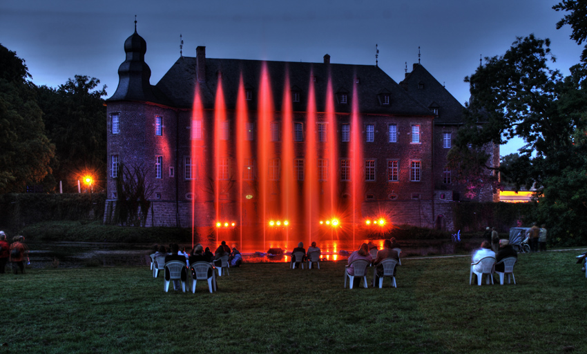 Wasserspiele
bei der Illumina 2009
Schlüsselwörter: Schloß Dyck