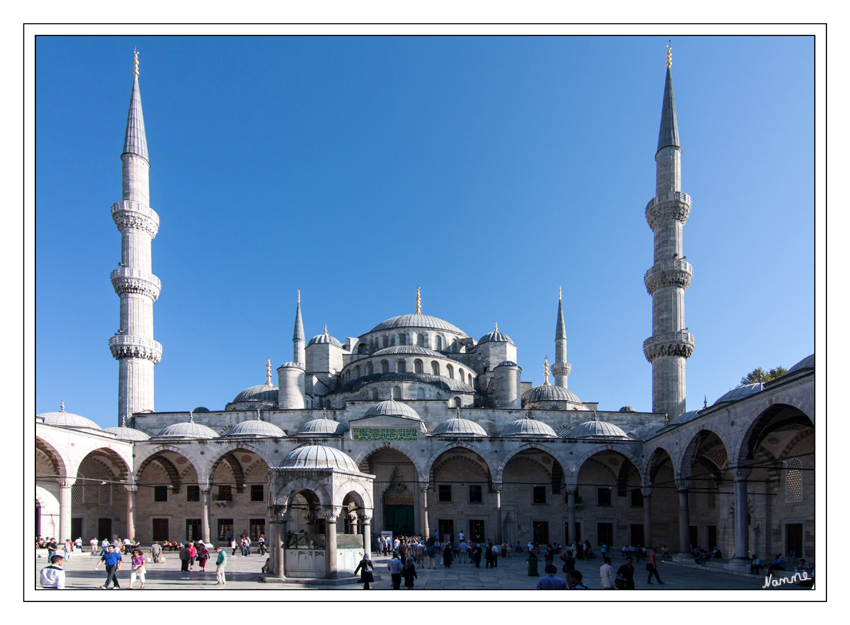 Blaue Moschee
Blick in den Innenhof mit Reinigungsbrunnen
Schlüsselwörter: Türkei Istanbul