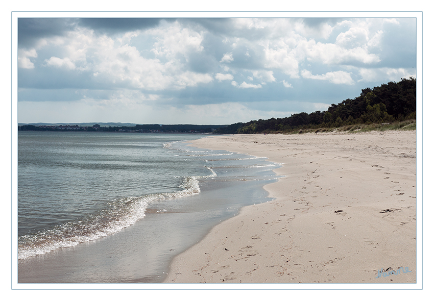 Unterwegs
Als größte Inseln Deutschlands hat Rügen mehr Küstenlinie als Schleswig-Holstein. Doch es sind nicht nur die schönen Strände, die Besucher auf die Insel locken.
Schlüsselwörter: Rügen, Strand